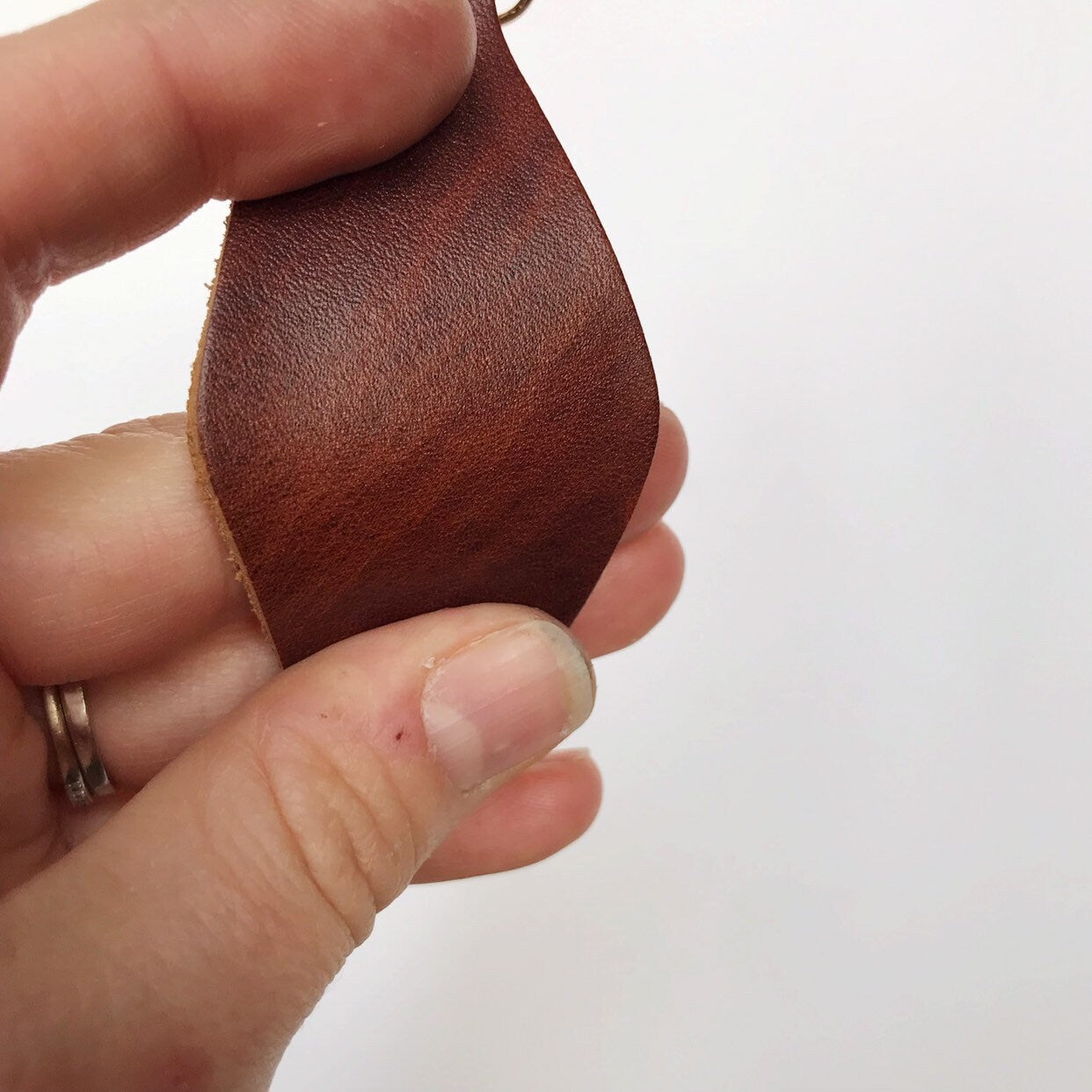 Cherry Brown Pull Up Leather Retro Motel Keychain